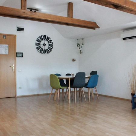 News Apartment Boekarest Buitenkant foto