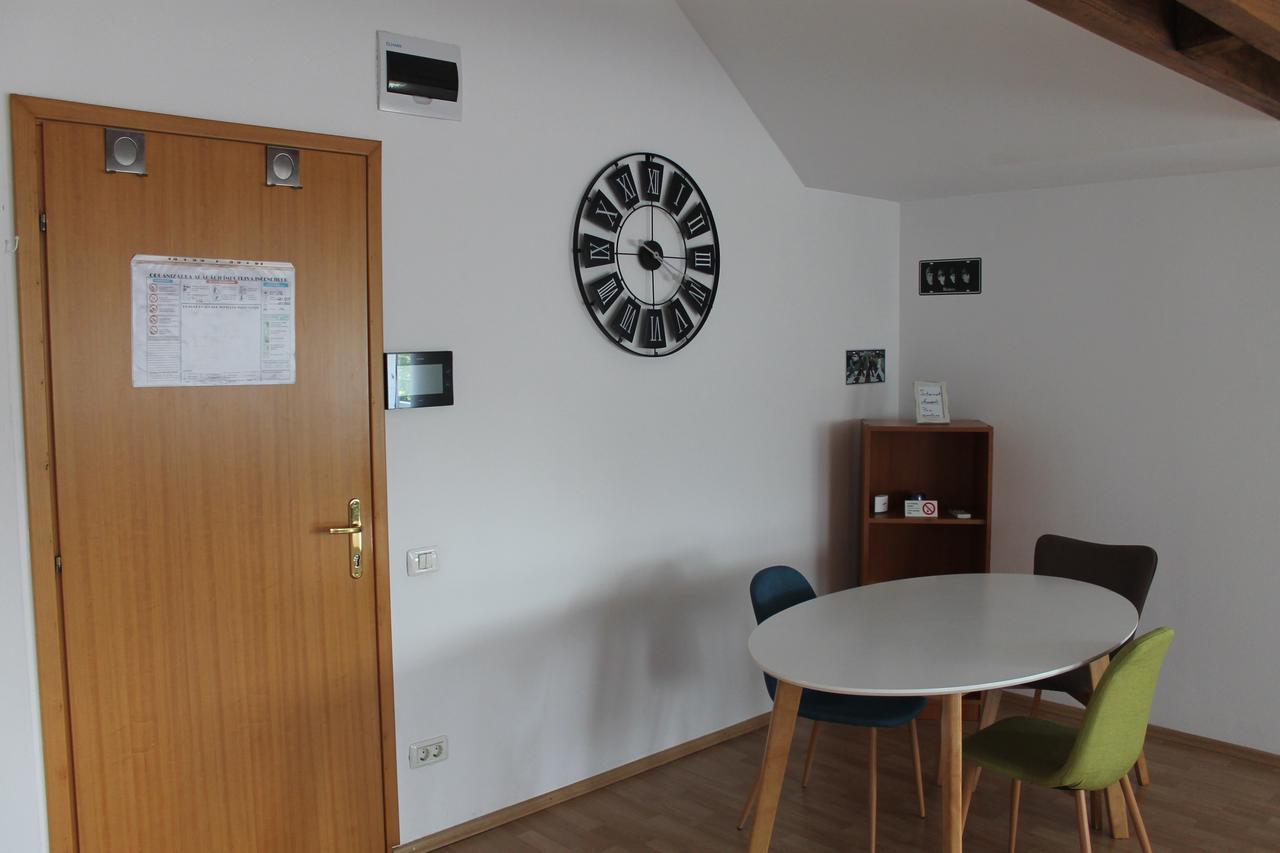 News Apartment Boekarest Buitenkant foto