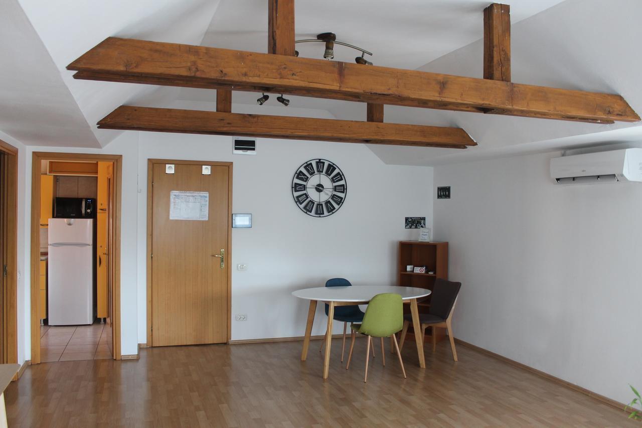 News Apartment Boekarest Buitenkant foto
