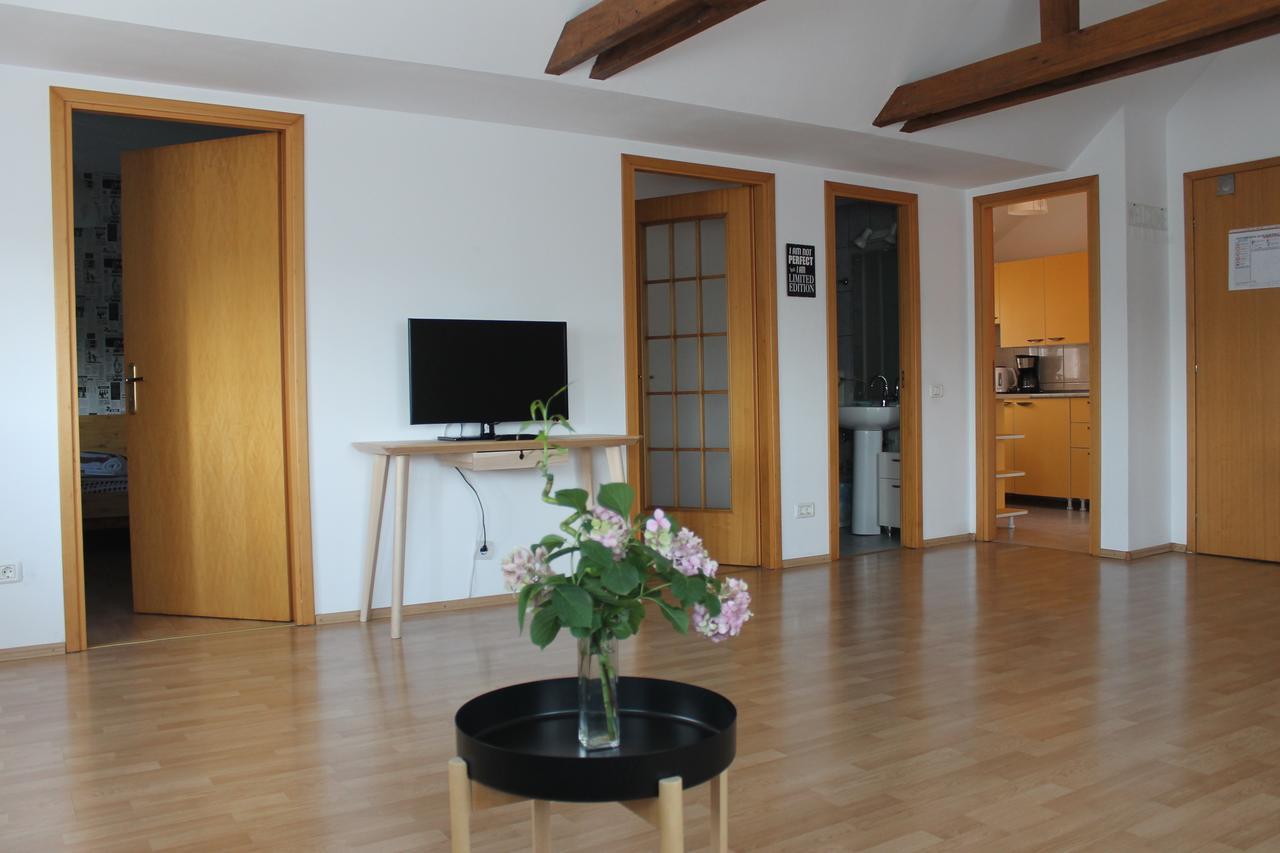 News Apartment Boekarest Buitenkant foto