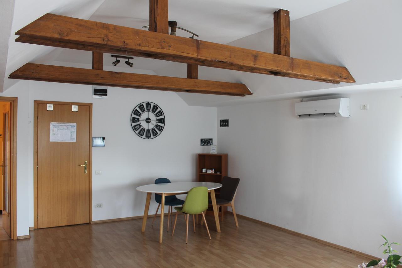 News Apartment Boekarest Buitenkant foto